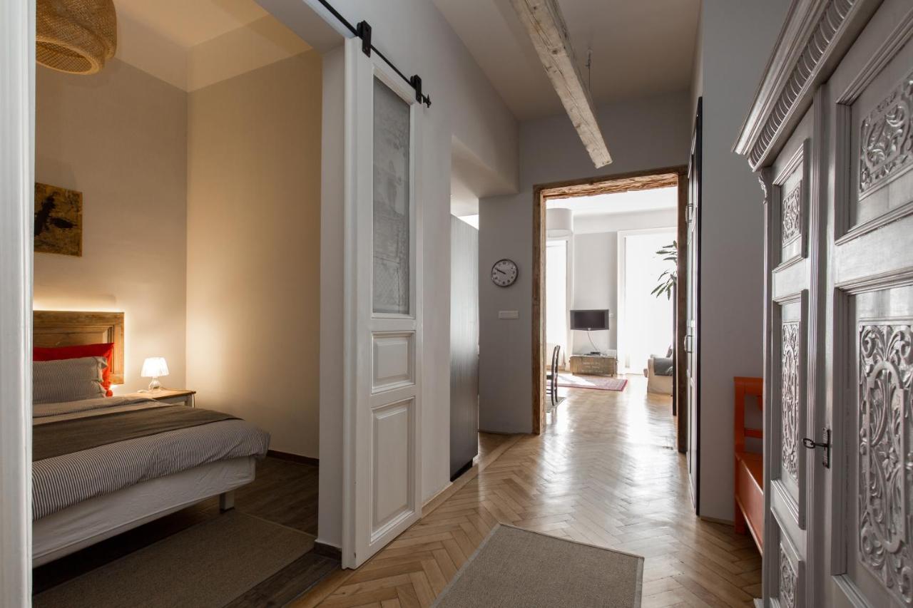 King Rustik & Central Apartment Budapest Exteriör bild