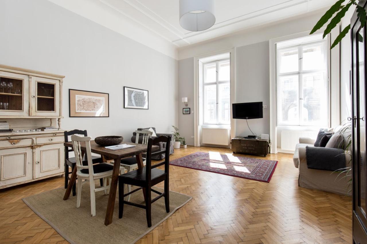 King Rustik & Central Apartment Budapest Exteriör bild