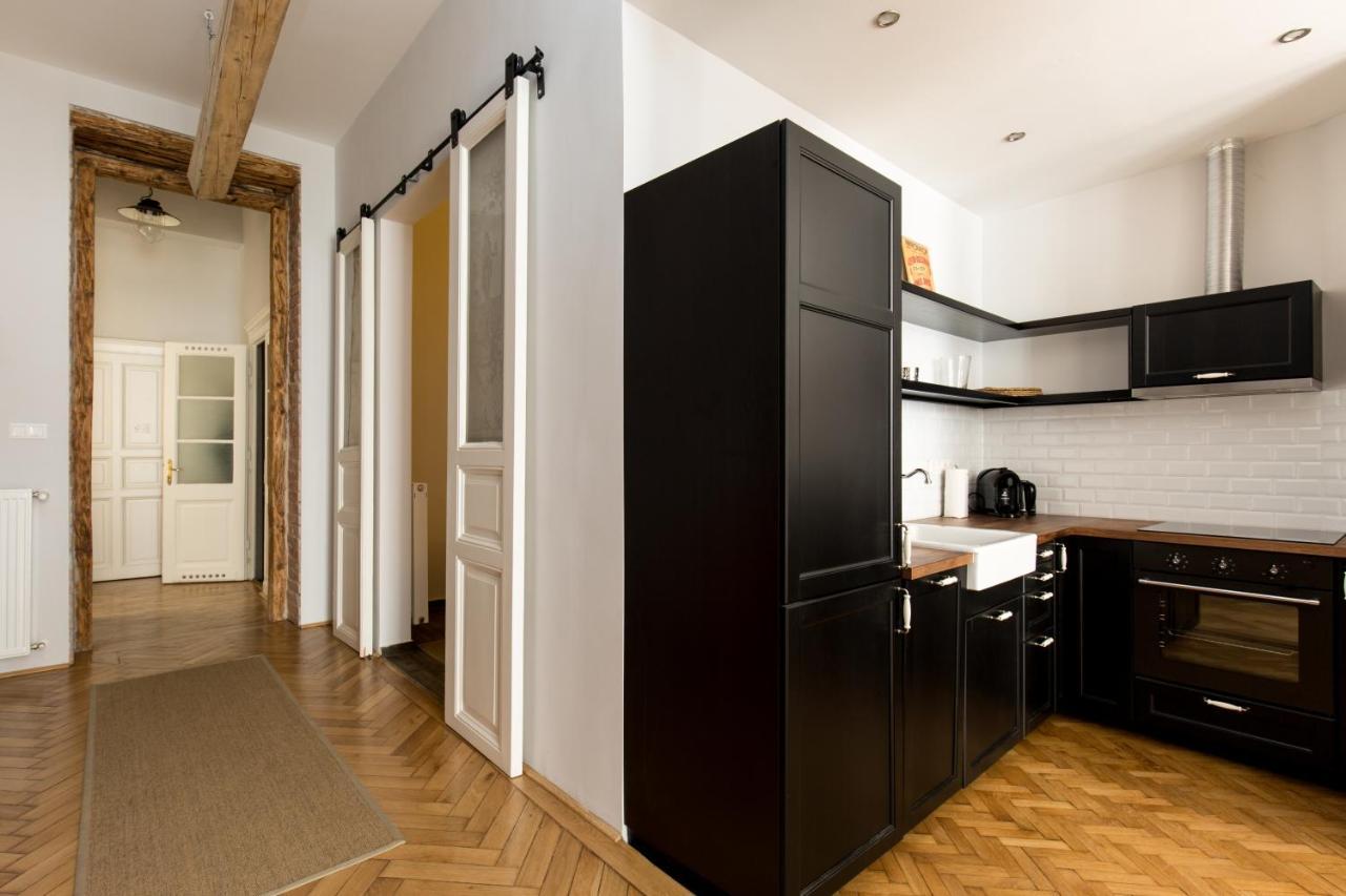 King Rustik & Central Apartment Budapest Exteriör bild