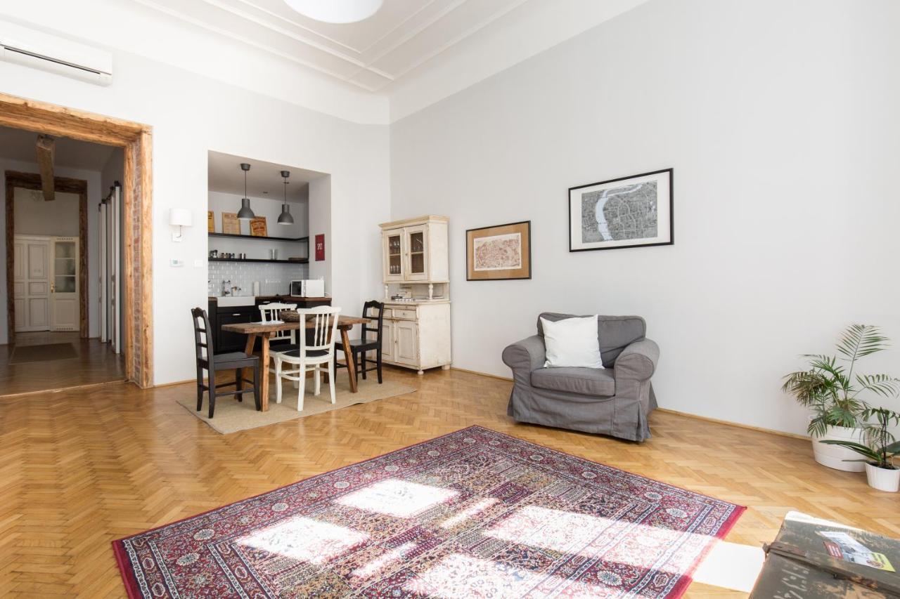 King Rustik & Central Apartment Budapest Exteriör bild