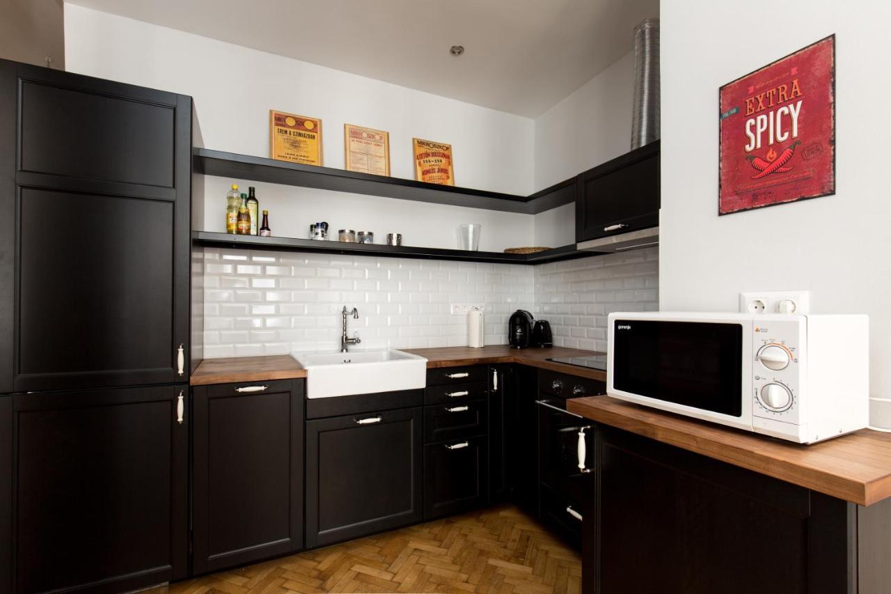 King Rustik & Central Apartment Budapest Exteriör bild